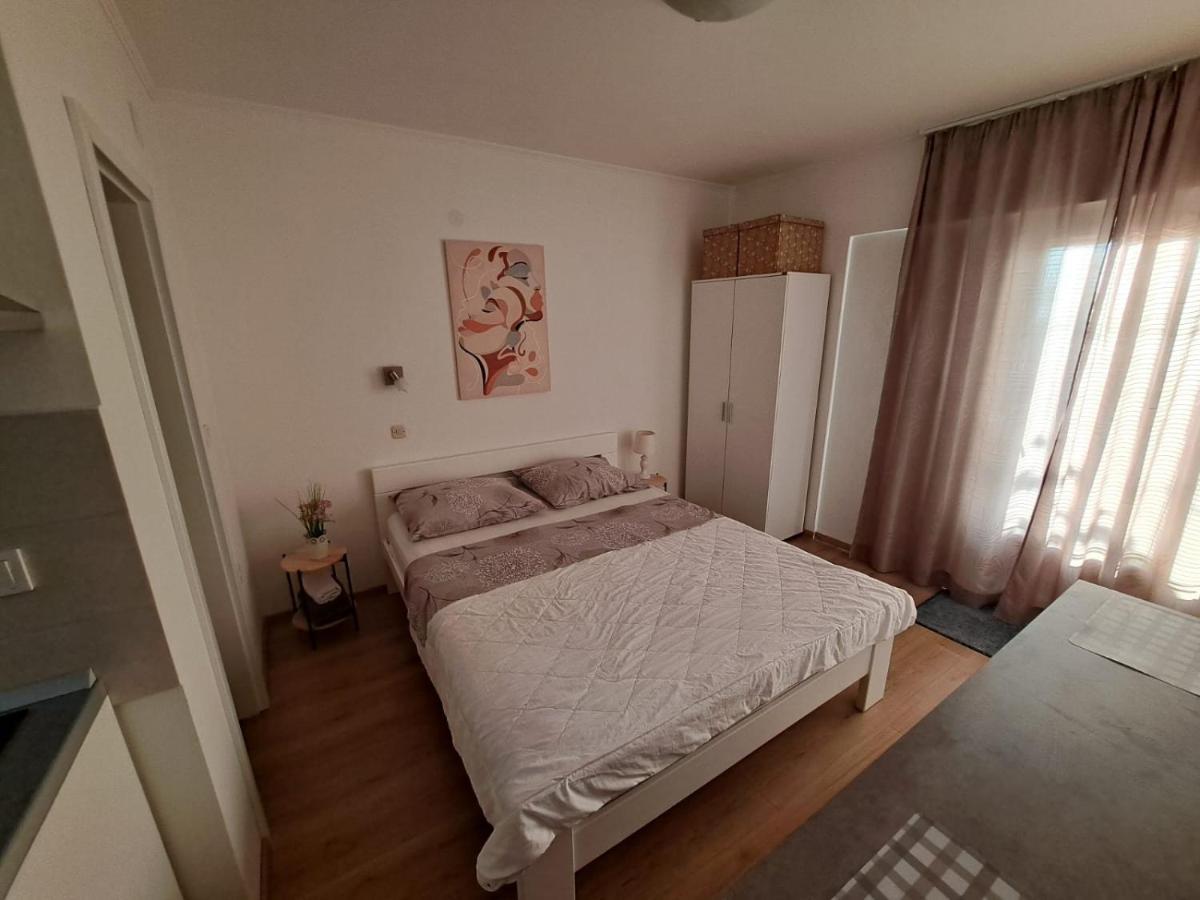 Apartments Venci Bibinje Luaran gambar